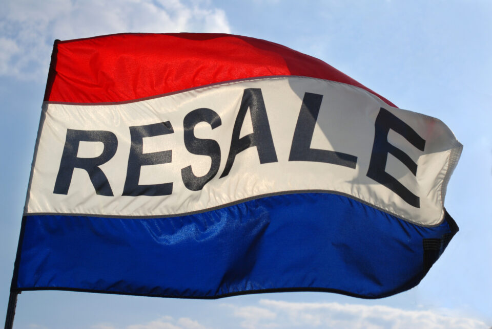 Resale Flag - Strong Automotive